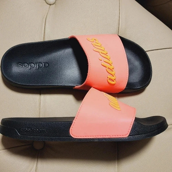 ❤️HOST PICK❤️ Adidas Slides Adilette Coral Black size 8 - Picture 7 of 7